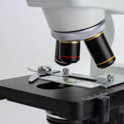 Microscópio Biológico Trinocular LM2120TL