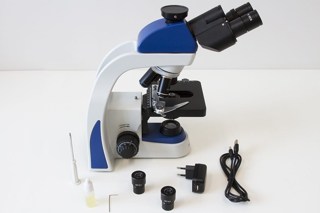 O microscópio biológico trinocular LM2120TL, tem um design elaborado e com qualidade em cada detalhe 